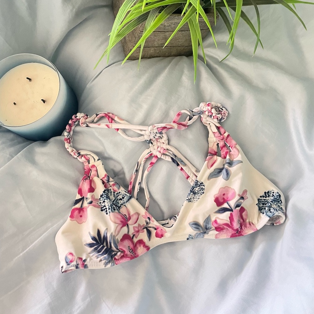 Frankie’s Bikinis top
